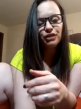 Snapshot of cattlegurl chatting on March 19, 8:01 am cattlegurl online show from March 19, 8:01 am