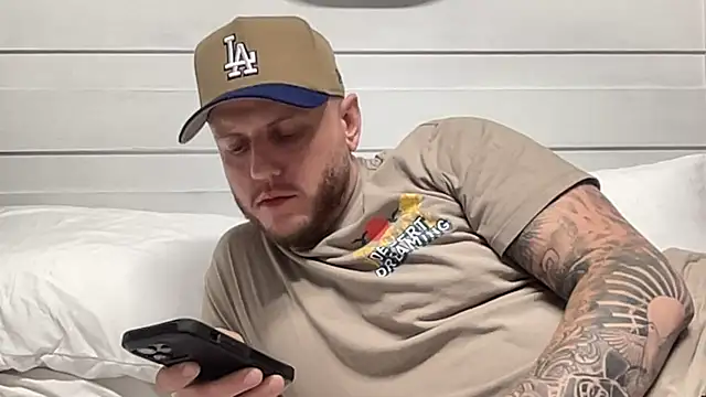 Snapshot of Thegreatwhitepipe chatting on September 24, 10:29 am Thegreatwhitepipe online show from September 24, 10:29 am