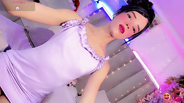 Snapshot of Nina_Keyli chatting on June 9, 9:04 pm Nina Keyli online show from June 9, 9:04 pm