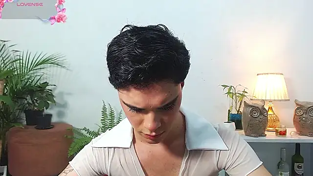 Snapshot of juanes_puthee chatting on March 2, 7:15 am juanes puthee online show from March 2, 7:15 am