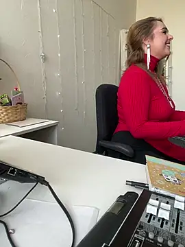 Juicy PeachLux online show from March 9, 11:03 am