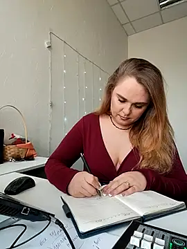 Juicy PeachLux online show from September 14, 7:40 am