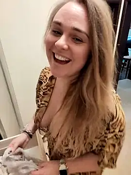 Juicy PeachLux online show from October 10, 9:19 am