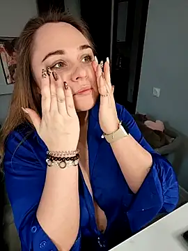 Juicy PeachLux online show from November 15, 7:05 am