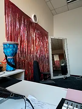 Juicy PeachLux online show from November 20, 5:51 am