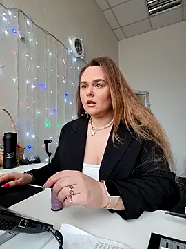 Juicy PeachLux online show from April 18, 7:45 am