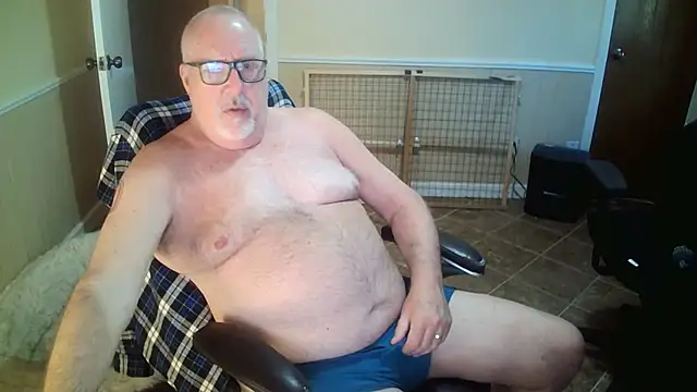 Snapshot of superbearboss chatting on October 19, 10:10 pm superbearboss online show from October 19, 10:10 pm