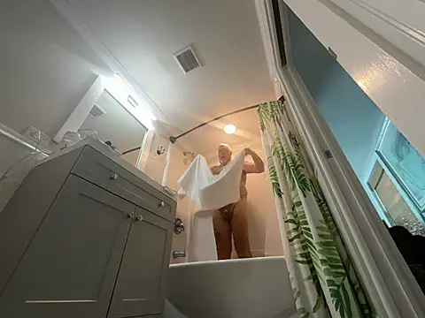 Snapshot of superbearboss chatting on July 17, 3:29 pm superbearboss online show from July 17, 3:29 pm