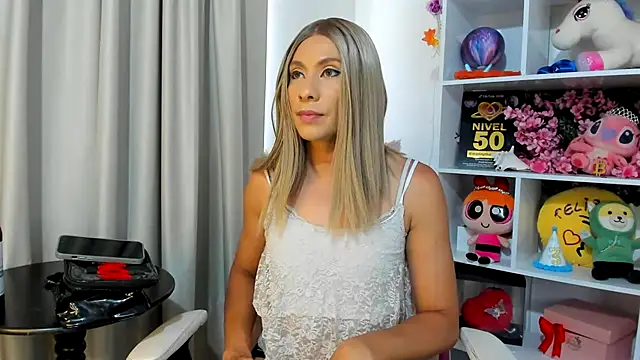 Snapshot of davinaclaire chatting on July 12, 6:43 pm davinaclaire online show from July 12, 6:43 pm