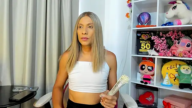 Snapshot of davinaclaire chatting on July 19, 5:05 pm davinaclaire online show from July 19, 5:05 pm