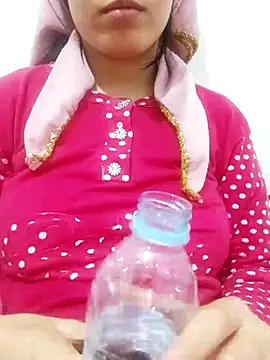 Snapshot of saraaxx1 chatting on March 5, 5:18 am saraaxx1 online show from March 5, 5:18 am