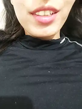 saraaxx1 online show from December 3, 7:01 pm