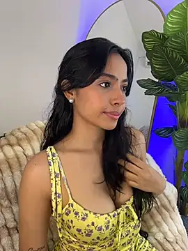  Emily Thompson  online show from March 18, 2:26 am