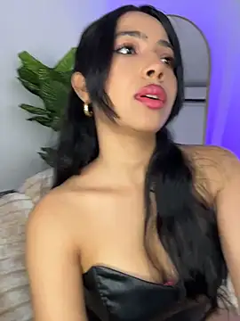 Snapshot of _Emily_Thompson_ chatting on June 22, 2:24 am Emily Thompson online show from June 22, 2:24 am