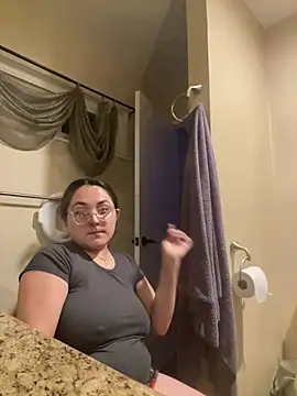 Snapshot of sexy_milfbell chatting on March 11, 12:06 pm sexy milfbell online show from March 11, 12:06 pm