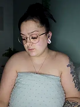 Saucy-Serenity online show from April 28, 3:44 am