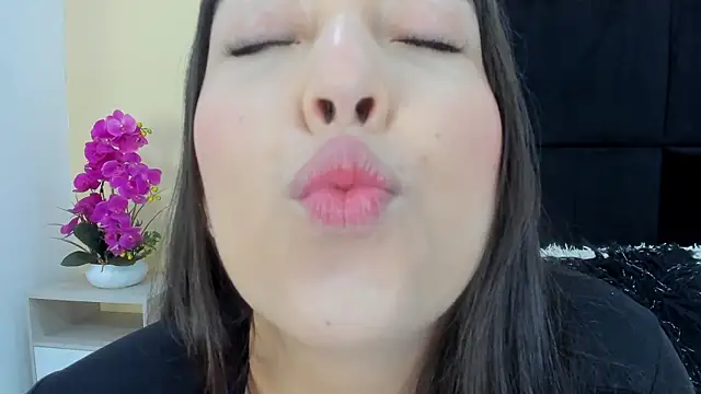 MaddyCrofft online show from March 10, 11:26 am