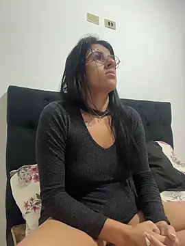Snapshot of jheicylli chatting on May 18, 2:23 pm jheicylli online show from May 18, 2:23 pm