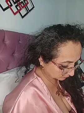 Snapshot of AlessandraLeroy chatting on May 21, 1:12 am AlessandraLeroy online show from May 21, 1:12 am