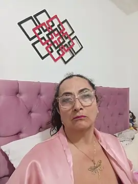 Snapshot of AlessandraLeroy chatting on May 22, 3:02 am AlessandraLeroy online show from May 22, 3:02 am