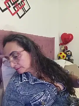 Snapshot of AlessandraLeroy chatting on June 3, 12:46 am AlessandraLeroy online show from June 3, 12:46 am