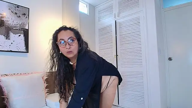 Snapshot of AlessandraLeroy chatting on June 3, 2:33 pm AlessandraLeroy online show from June 3, 2:33 pm