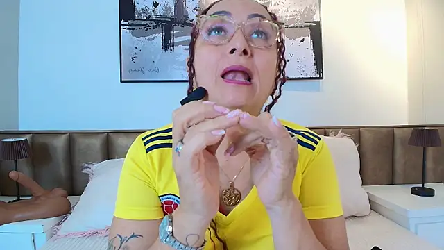 Snapshot of AlessandraLeroy chatting on June 27, 12:22 pm AlessandraLeroy online show from June 27, 12:22 pm