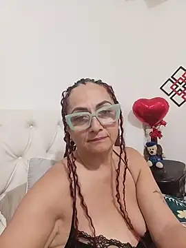 Snapshot of AlessandraLeroy chatting on June 28, 4:24 pm AlessandraLeroy online show from June 28, 4:24 pm