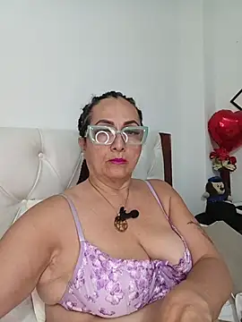 Snapshot of AlessandraLeroy chatting on July 1, 2:24 am AlessandraLeroy online show from July 1, 2:24 am