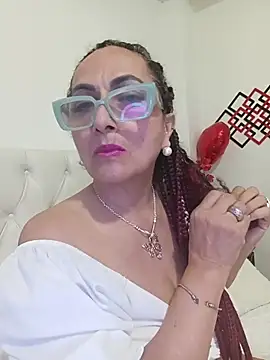 Snapshot of AlessandraLeroy chatting on July 5, 12:39 am AlessandraLeroy online show from July 5, 12:39 am