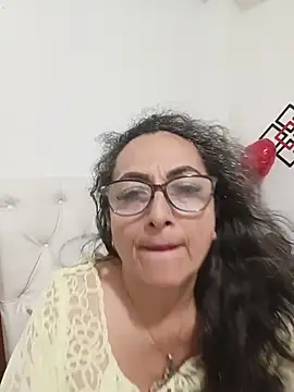 Snapshot of AlessandraLeroy chatting on July 8, 1:43 am AlessandraLeroy online show from July 8, 1:43 am