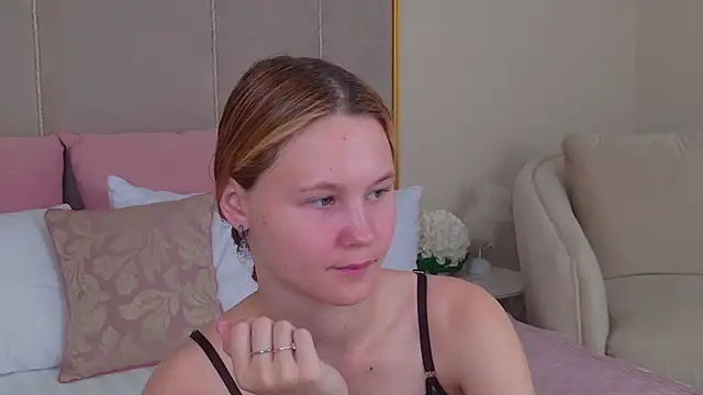 AmeliRoyse online show from June 17, 5:25 pm