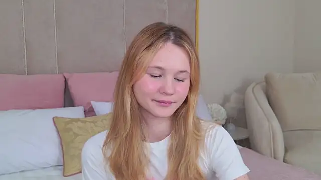 Snapshot of AmeliRoyse chatting on June 19, 5:17 pm AmeliRoyse online show from June 19, 5:17 pm