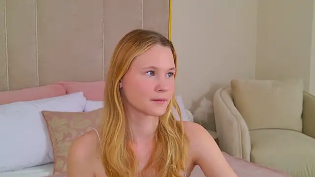 Snapshot of AmeliRoyse chatting on June 23, 5:11 pm AmeliRoyse online show from June 23, 5:11 pm