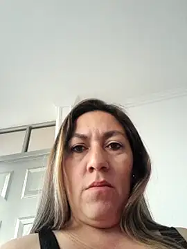 Snapshot of Luna-nevada chatting on November 10, 9:47 pm Luna-nevada online show from November 10, 9:47 pm