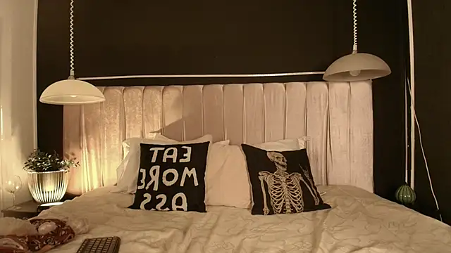 Snapshot of Zhally_Dee chatting on November 10, 7:46 pm Zhally Dee online show from November 10, 7:46 pm