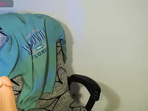 Hannah Kiim online show from March 6, 8:05 pm