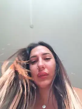 Snapshot of AleksandraRich chatting on May 28, 1:03 am AleksandraRich online show from May 28, 1:03 am