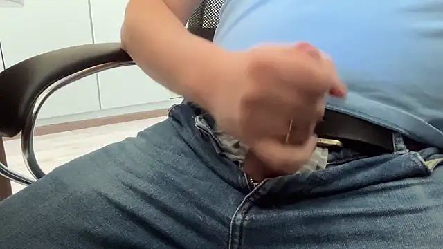 Snapshot of Artur17cmm chatting on March 18, 7:08 am Artur17cmm online show from March 18, 7:08 am