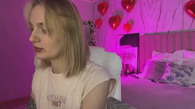  Vikky Moon  online show from March 9, 12:58 am