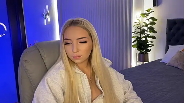 OhMyEmma online show from November 3, 1:29 am