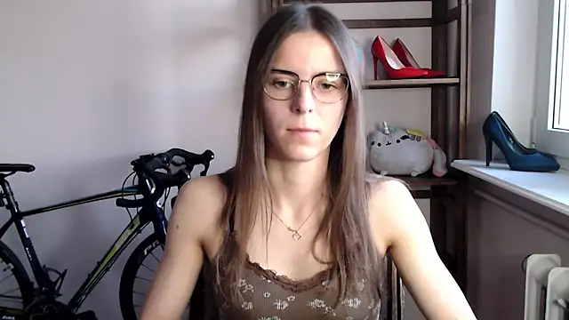 Snapshot of love_megi chatting on December 15, 2:32 pm love megi online show from December 15, 2:32 pm