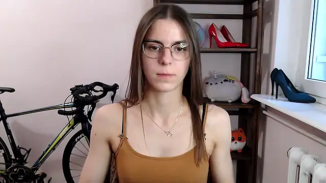 Snapshot of love_megi chatting on December 17, 2:23 pm love megi online show from December 17, 2:23 pm