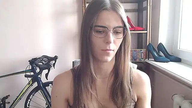 Snapshot of love_megi chatting on May 23, 6:29 am love megi online show from May 23, 6:29 am