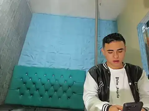 Snapshot of NohaCollens chatting on March 8, 11:27 am NohaCollens online show from March 8, 11:27 am