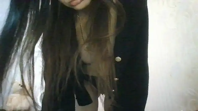 AliseWats online show from December 17, 4:46 pm