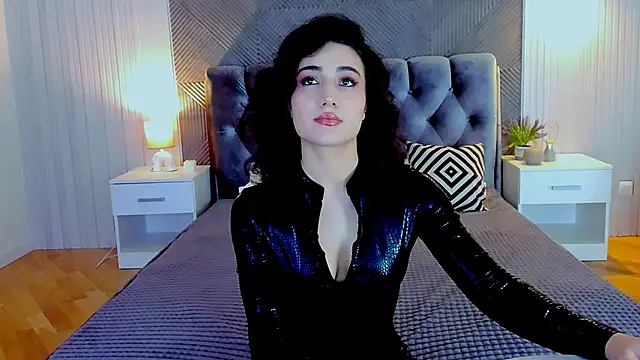 Maya Rogerss online show from December 5, 2:25 pm