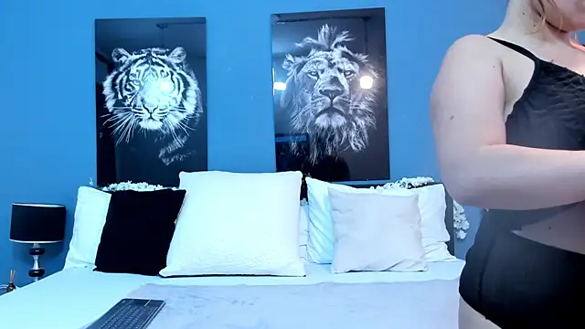 SophiaQueens online show from November 20, 7:57 pm