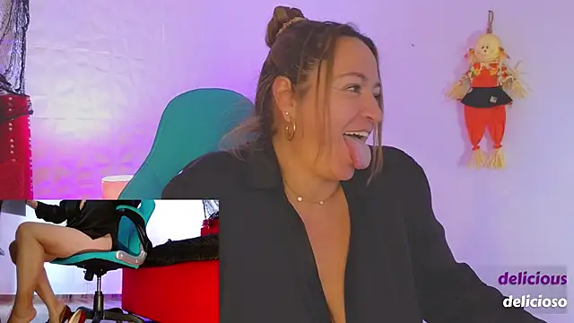 Snapshot of weet_Evans___ chatting on October 31, 11:11 am weet Evans online show from October 31, 11:11 am