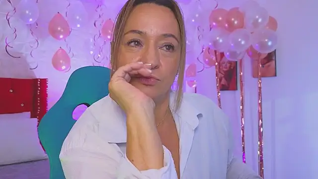 Snapshot of weet_Evans___ chatting on November 15, 2:53 am weet Evans online show from November 15, 2:53 am